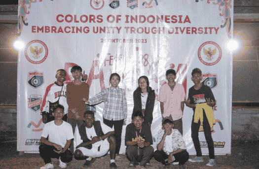 Kami Datang dari Tanah yang Berbeda